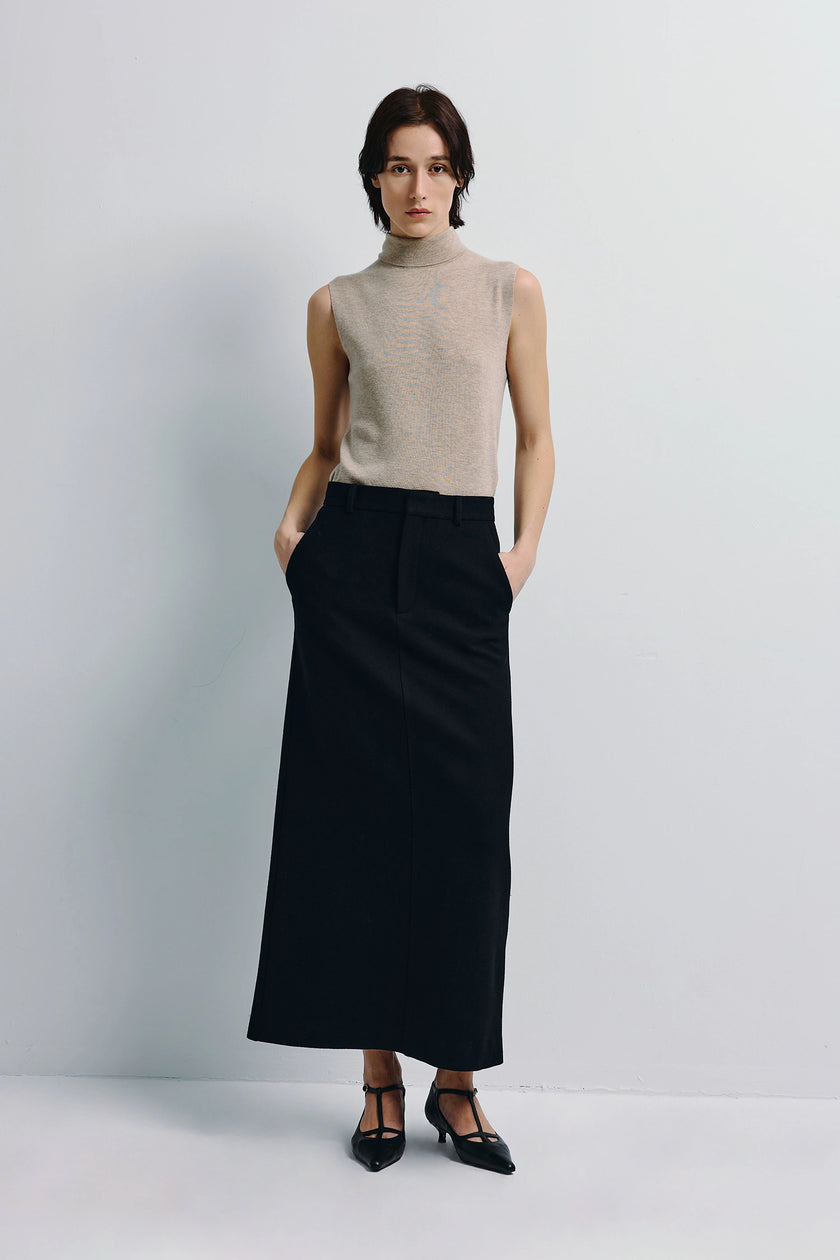 Lilou Sleeveless Turtleneck Top paired with a long black skirt in a minimalist style