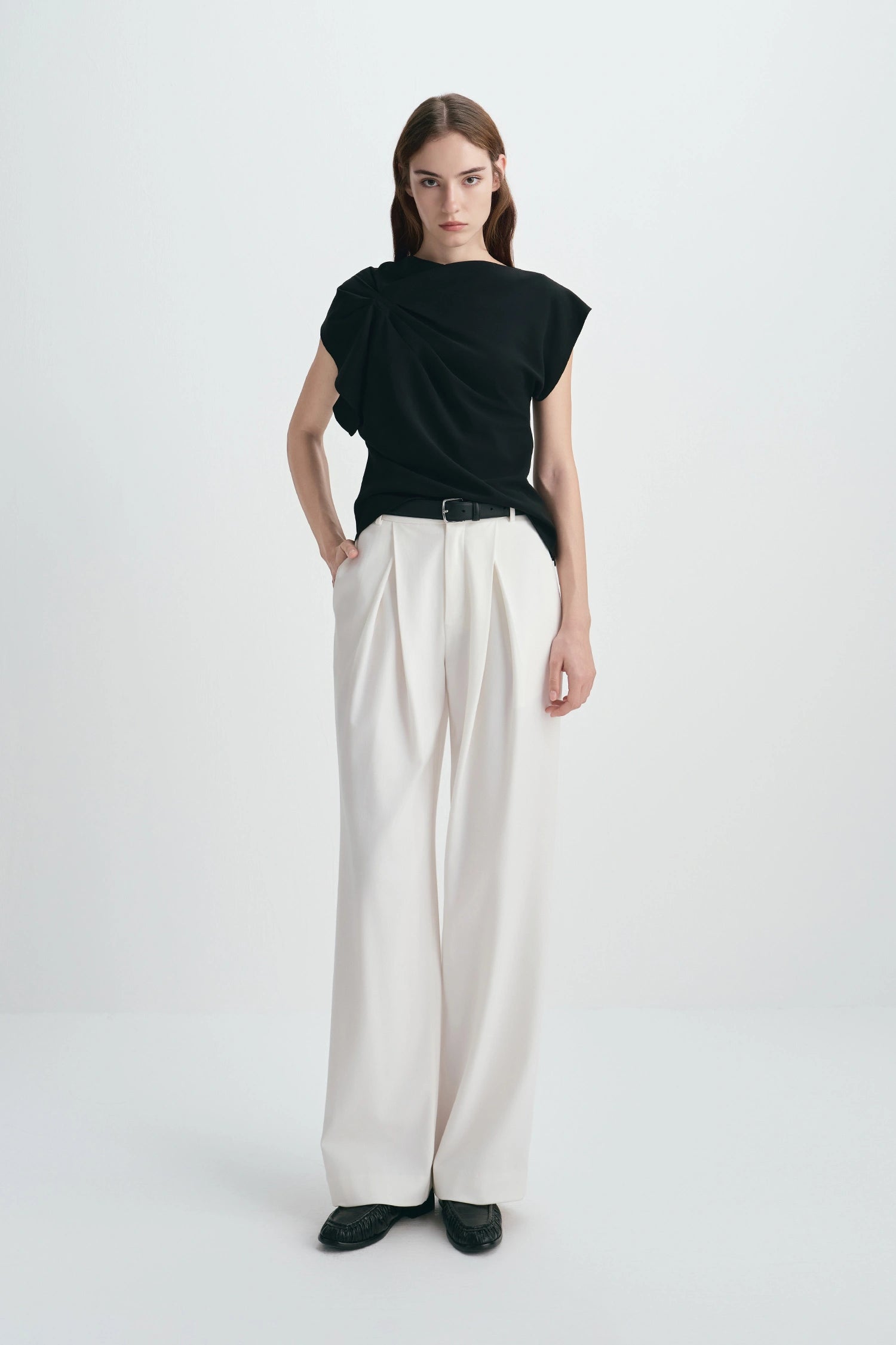 Kari Asymmetric Shoulder Top Black