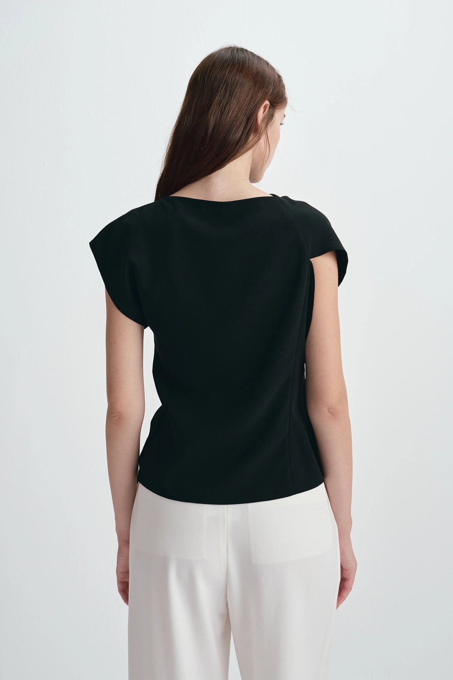 Kari Asymmetric Shoulder Top Black